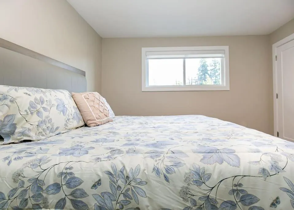 Newly Renovated 3 Bedroom Apartment Victoria 0*,