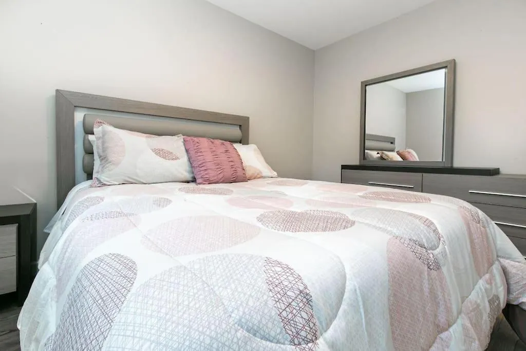 Newly Renovated 3 Bedroom Apartment Victoria