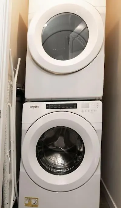 Newly Renovated 3 Bedroom Apartment Victoria 0*,