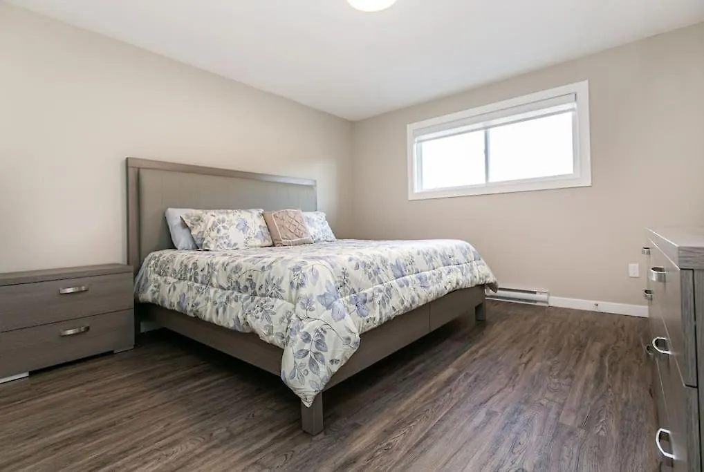Newly Renovated 3 Bedroom Apartment Victoria Kanada