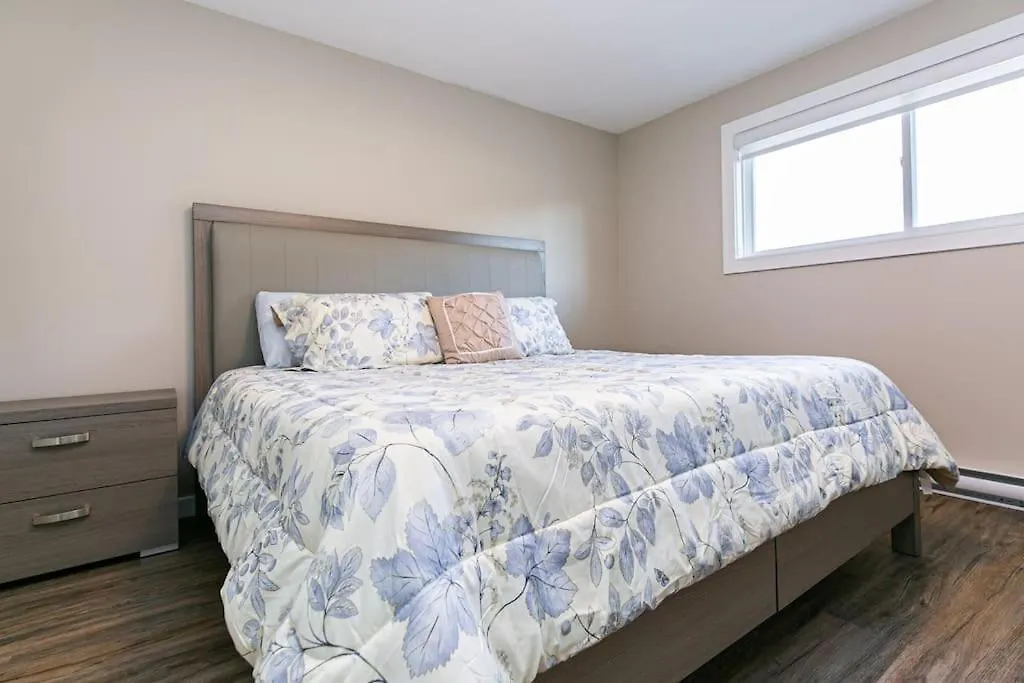 Newly Renovated 3 Bedroom Apartment Victoria Kanada
